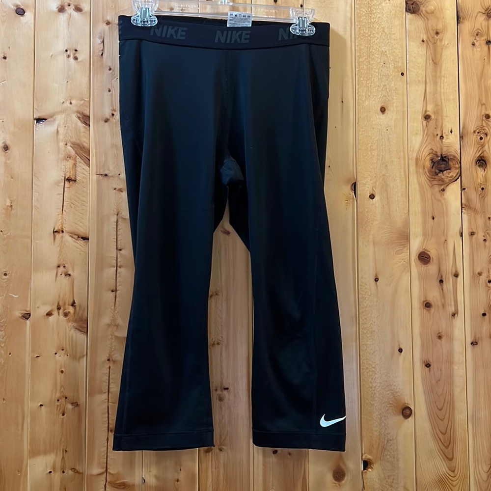 Nike capris athletic leggings